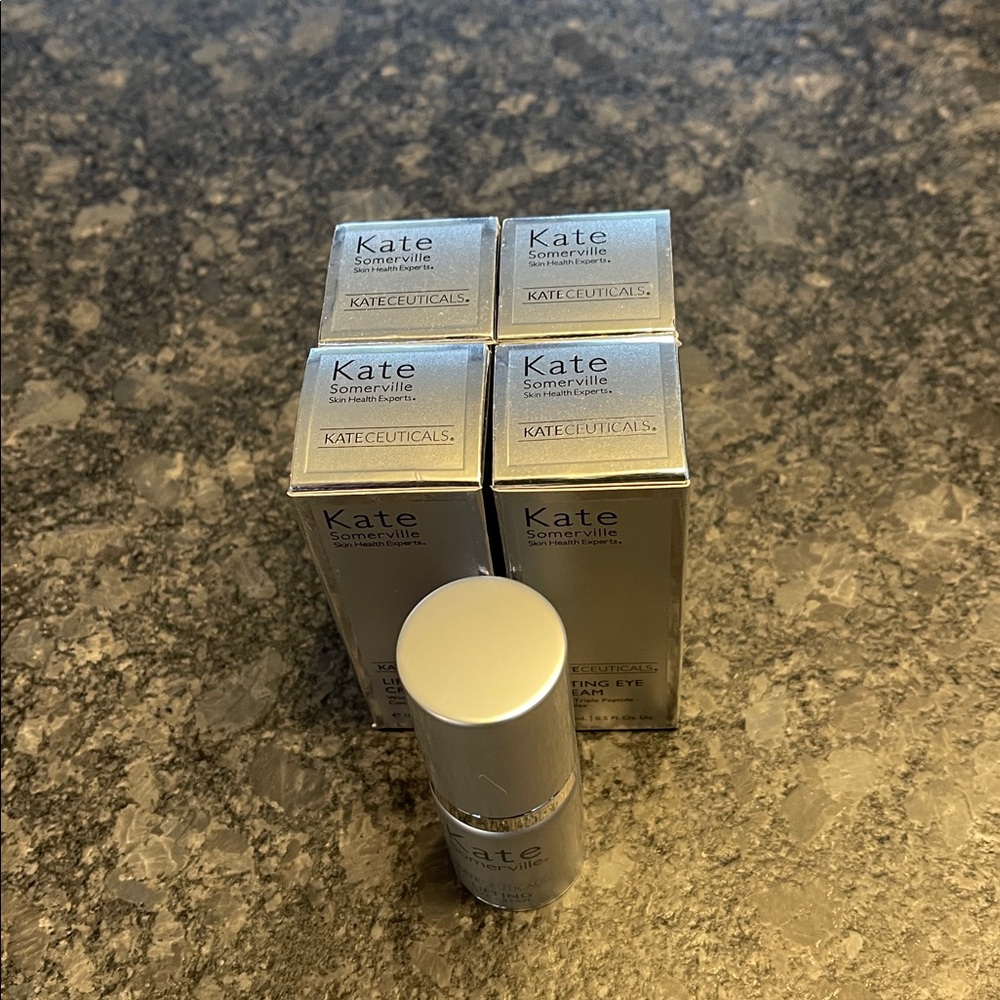 Kate Somerville KateCeuticals Lifting Eye Cream
Botox-in-a-bottle eye treatment - Picture 10 of 10